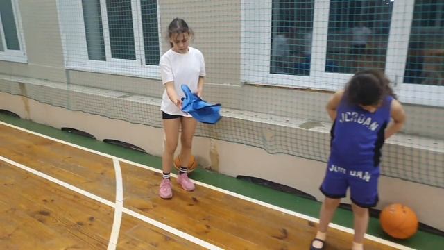 Колибри играет в колибри