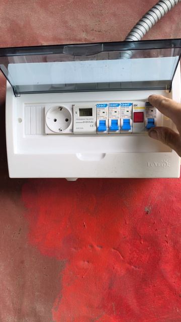 Ура! Электричество в гараже.