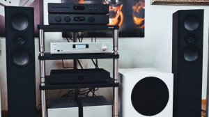 Музыка в акустически подготовленной комнате. Звучит акустика Mission QX3 mkll2. Струнный инструмент