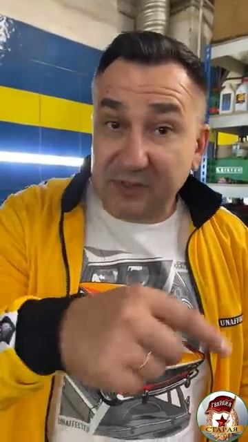 Блондинка в автосервисе.20