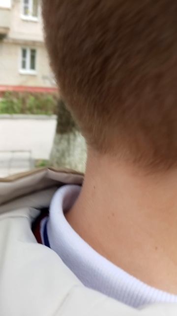 Говорю другу плохое слово и убегаю