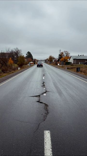 Разрушенная дорога: последствия неблагоприятной погоды #дороги #природа #погода