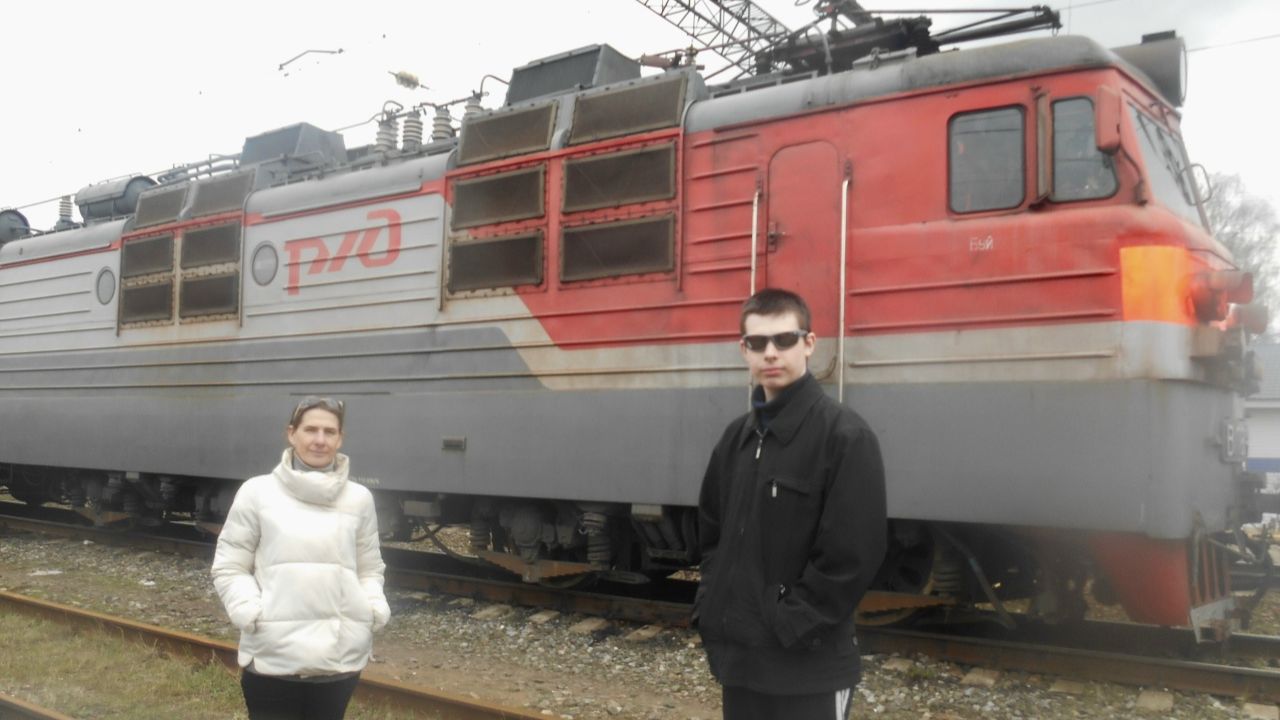 ВЛ 80 прицепляют к строительному поезду