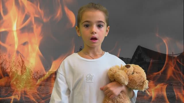 В преддверии праздника Победы в ВОВ. "Оборванного мишку утешала Девчушка в изувеченной избе..."