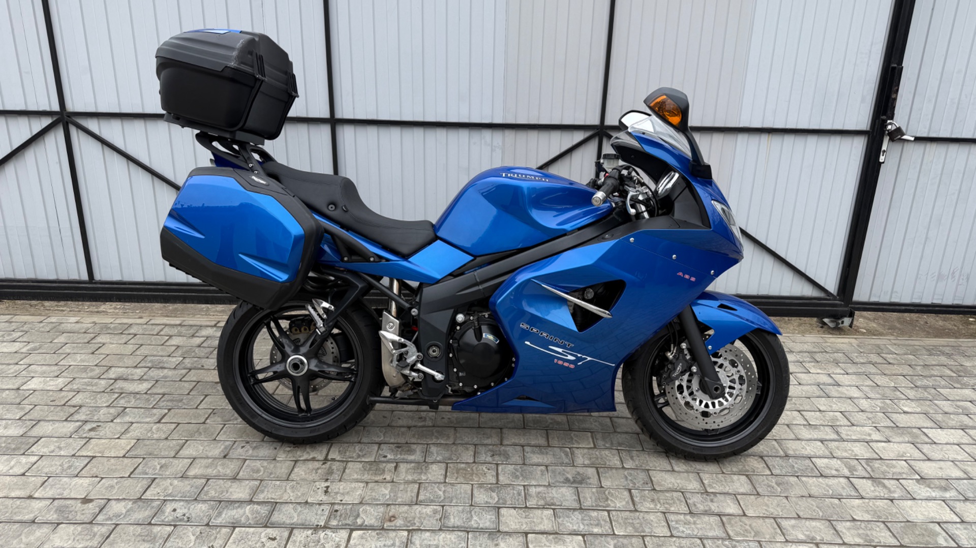 Triumph St1050 , 2006 год.