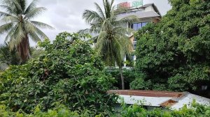 Здесь живут простые люди,держат хозяйство и кафе!