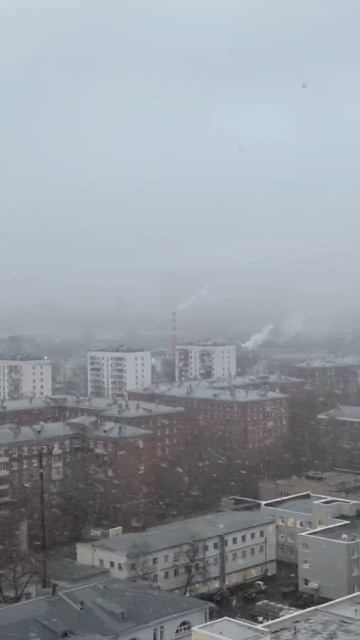 Зима вернется в Москву через несколько часов: на столицу обрушатся снегопад и ураганный ветер