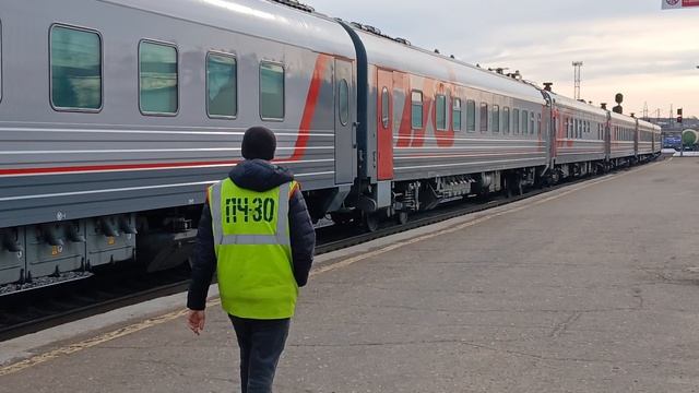 ТЭП 70 0457 с поездом Москва -Лабытнанги