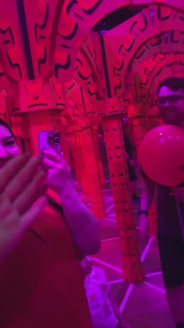 Чуть не вошла в зеркало