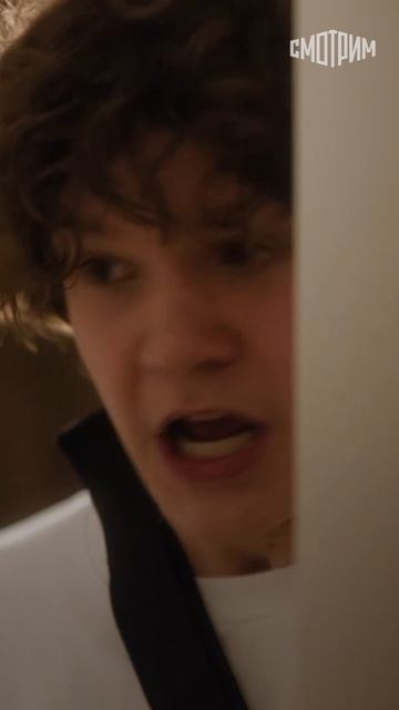 Хочет поговорить с матерью, а не с психологом...