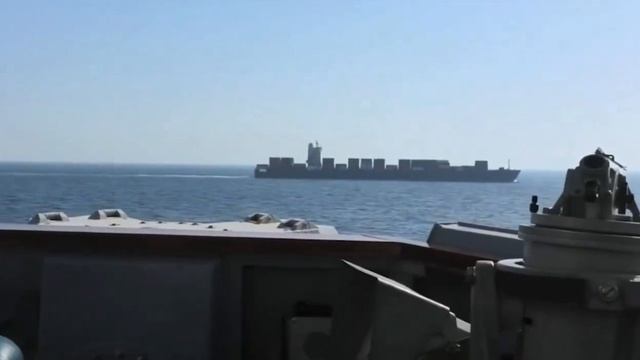 Эсминец США обстрелял иранское судно в Оманском заливе