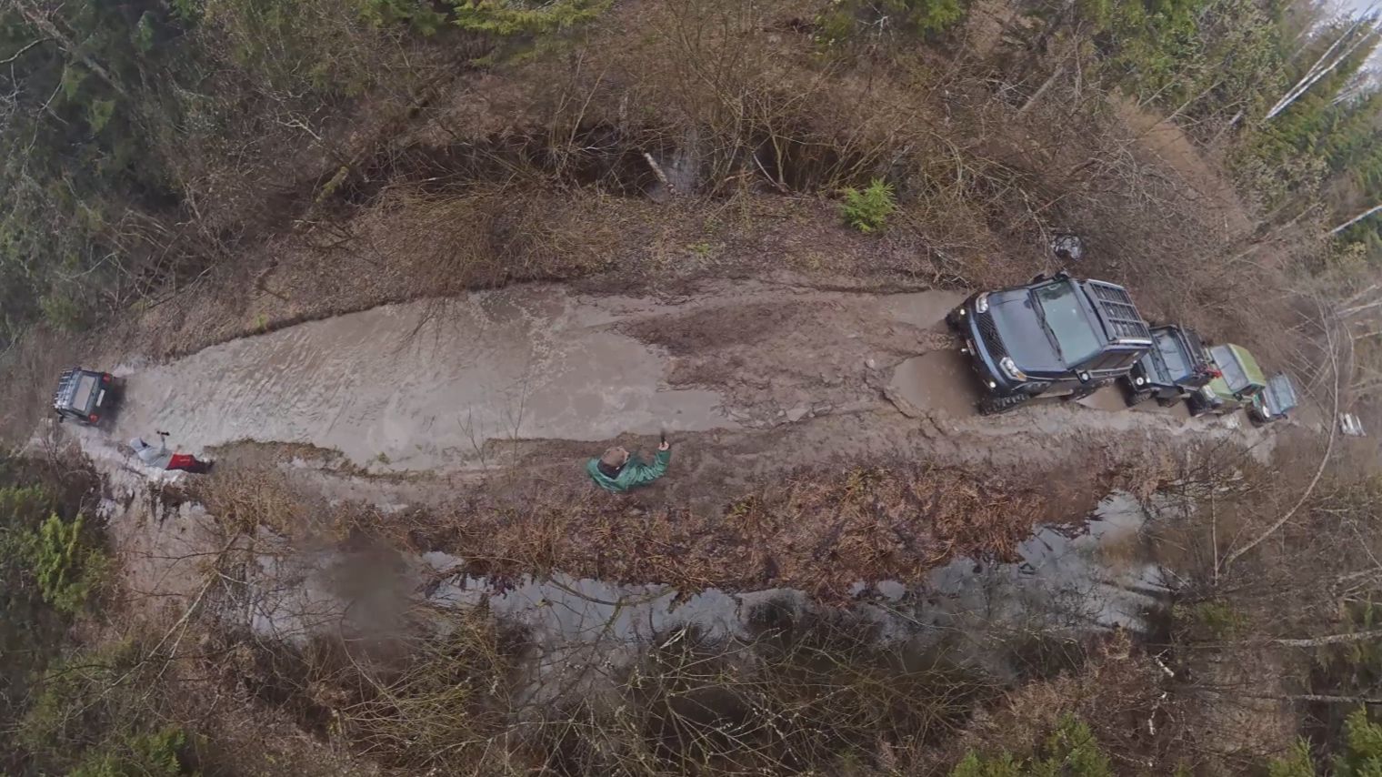 2026.04.18 2 нивы и 4 патриота