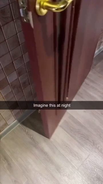 Дверь прямо как из сказки.