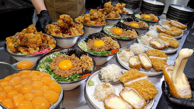 японская лапша и свиная отбивная. Корейская уличная еда