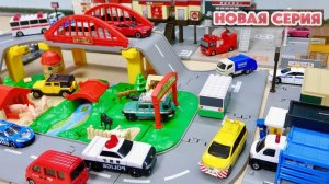 Мультики для детей. Машинки в игрушечном городе. Веселые спуски по горкам. Мультики малышам