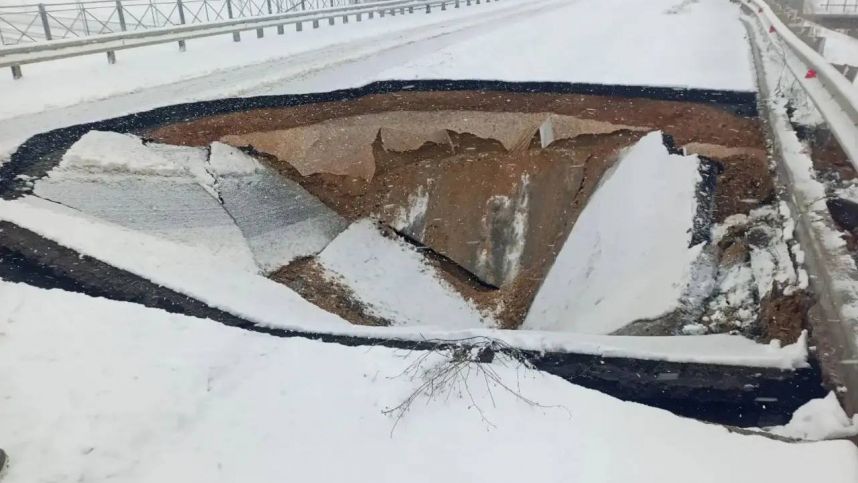 На трассе М-12 в Нижегородской области рухнул автомобильный мост