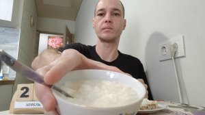 Бутерброд и рисовая каша на молоке