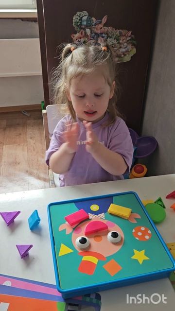 🧩 Вероника 2г и 4 м собирает мозаику😊