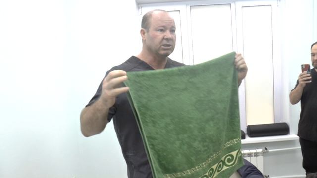 Правка поясницы в провисную. КАЗАКЕВИЧ ВИТАЛИЙ. семинар по мануальной терапии