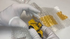 Распаковка: модель К-700А "Кировец" с дугами в масштабе 1:87 от Schuco