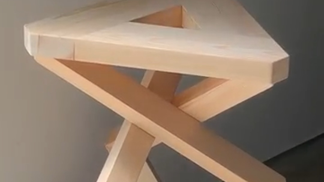 Не обычный табурет.