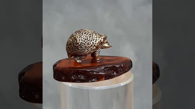 Фигурка на янтаре литая Лесной ежик 3 х 2 см