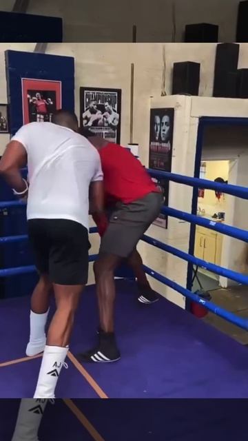 Спарринг и мощные удары от Энтони Джошуа