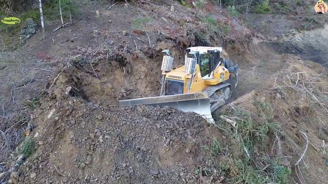 Строительство, расчистка горной дороги