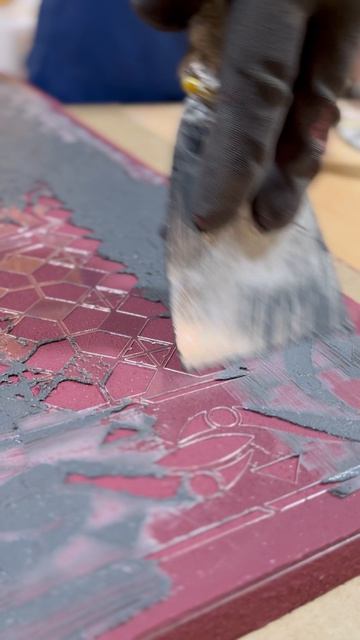 Объемное панно своими руками с помощью трафарета