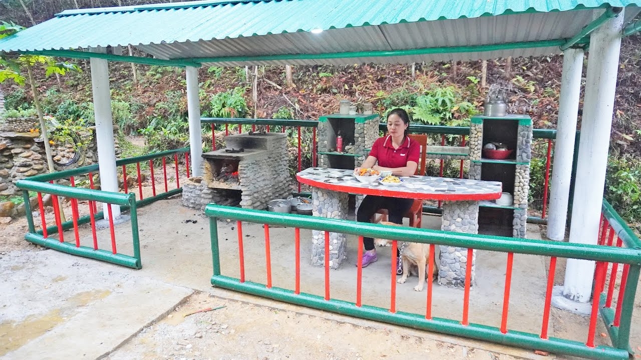 Строю бамбуковый забор и доделываю кухонный домик, готовлю на новой кухне. Серия 52. Се