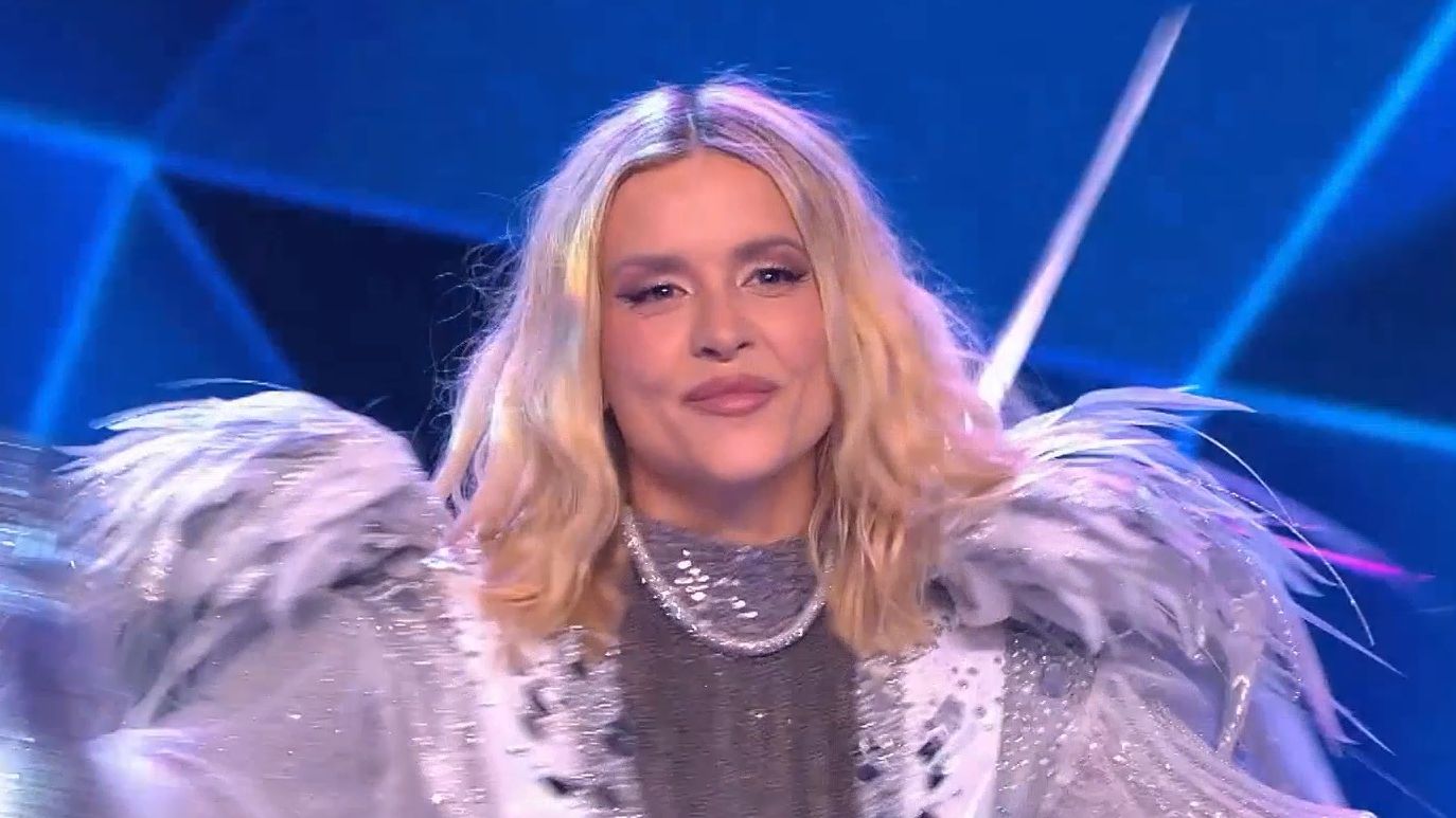 Александра Воробьева в шоу Маска коротко