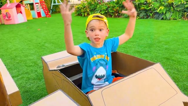 Влад и Ники чинят игрушечную машинку