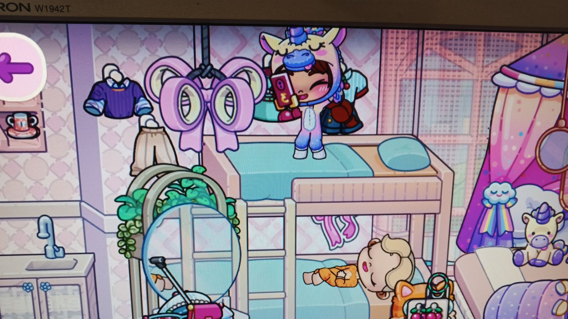 Семья мороженковых приехала и ложиться стать 😴. Аватар ворлд.