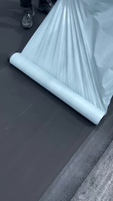 Это мембрана, которая сама приклеивается к основанию. Как вам такой способ монтажа кровли?