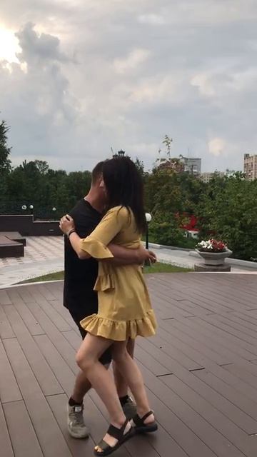 в парке воинской славы , танцуем с Ниной KIZOMBA