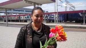 Частичку Парада тюльпанов подарили пассажиркам поезда в Симферополе.