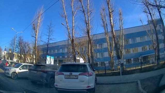 Движение на автомобиле по Тюмени до детской поликлиники и на Киевскую