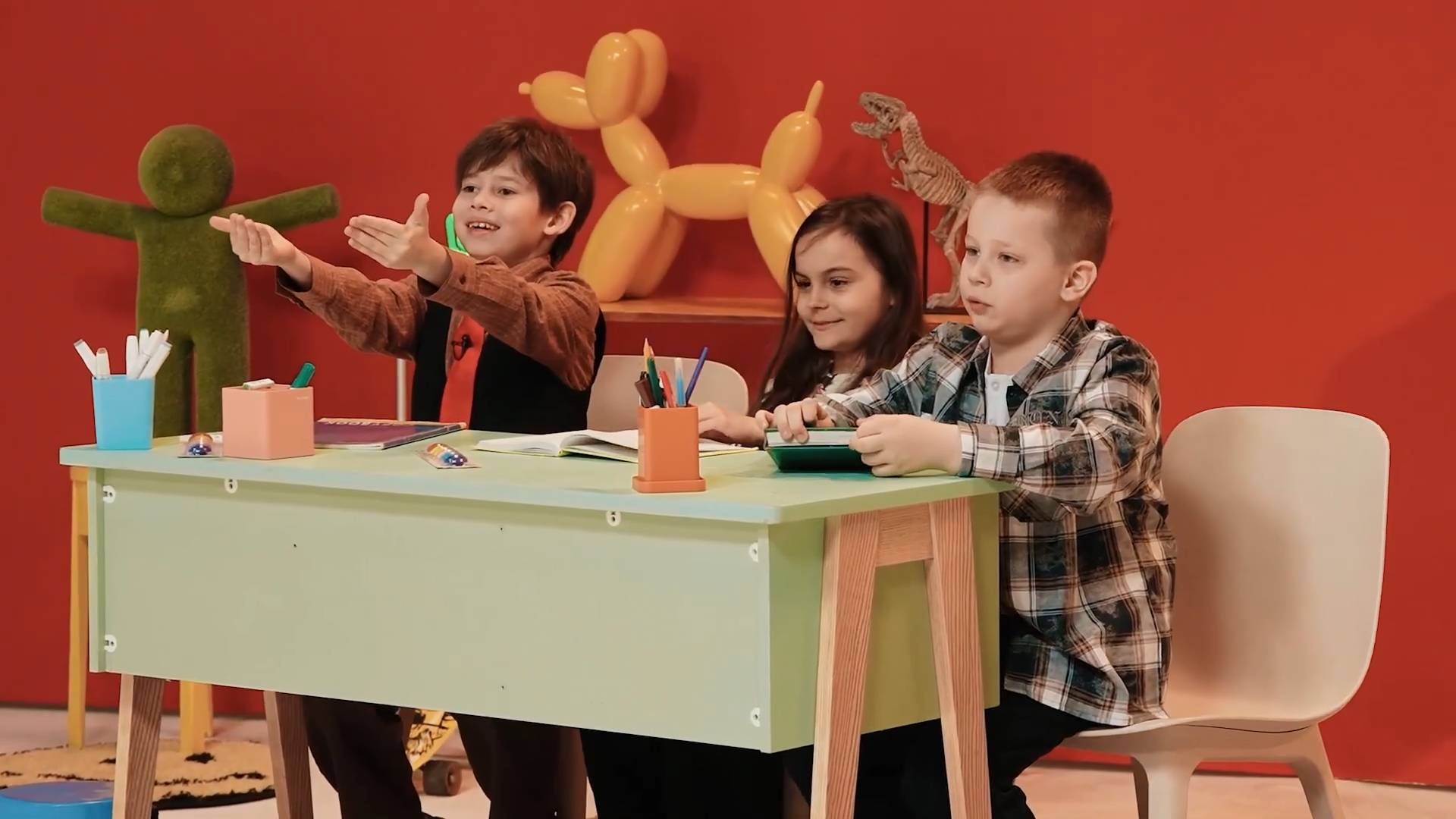 НЕЗНАКОМЦЫ РЕШАЮТ КТО ИЗ НАС САМЫЙ ТУПОЙ...!