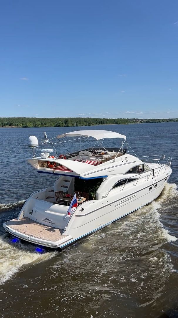 Видеообзор яхты Princess 52