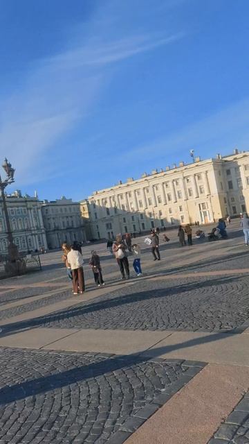 Питер. Брусчатка. Музыка. Люди. Ветер. Солнце. Надежда