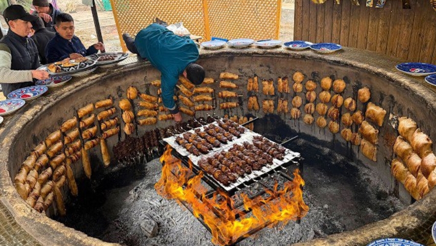 Гигантский тандыр в Узбекистане. Много видов самсы, не смотреть голодным)