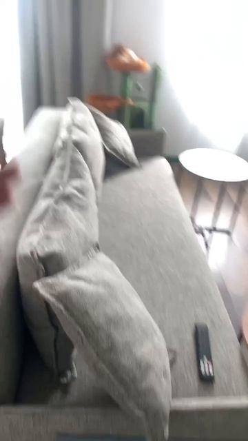 Розетки в полу- возле дивана в гостиной!