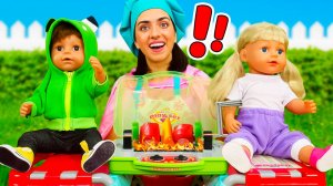 Куклы готовят шашлык из Плей До! Барбекью на природе с принцессой Леей 🍢 | Для детей