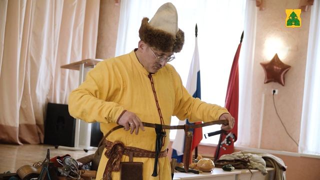 Равнение на героев