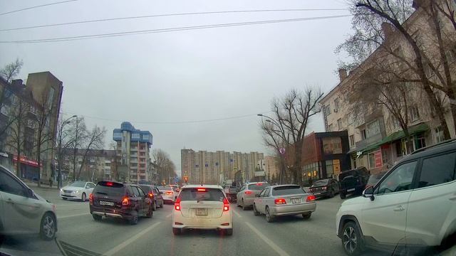 Правило правого руля в Тюмени: круг вокруг Газпрома за 4 минуты 🔄