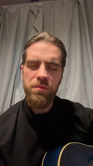 Здесь лапы у елей дрожат на весу