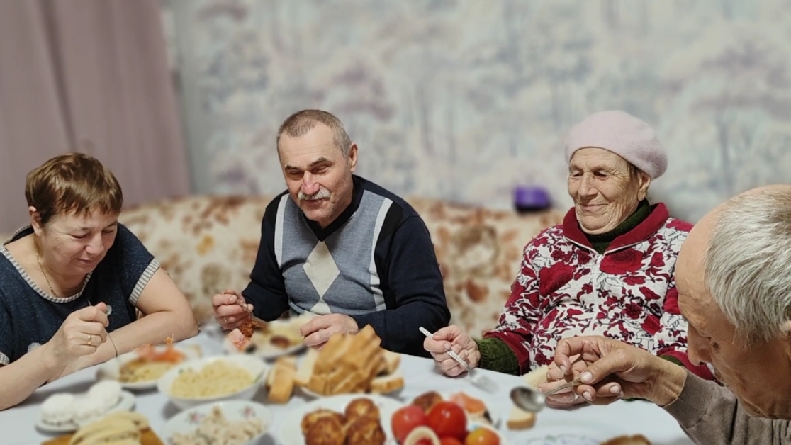 Жизнь в деревне 🏡 //работаю в саду //