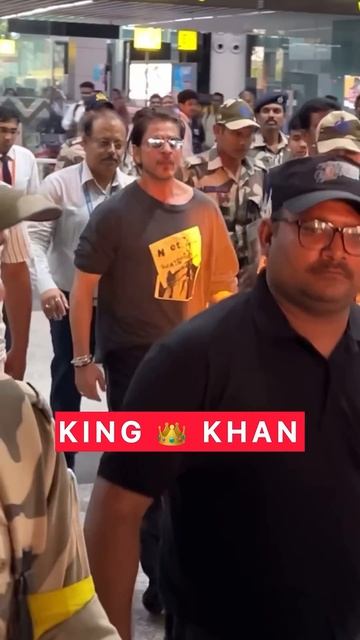 Шахрукх Кхан Был Замечен В Аэропорту