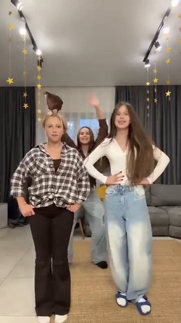 What's Going On With Amelie?)🤣❔