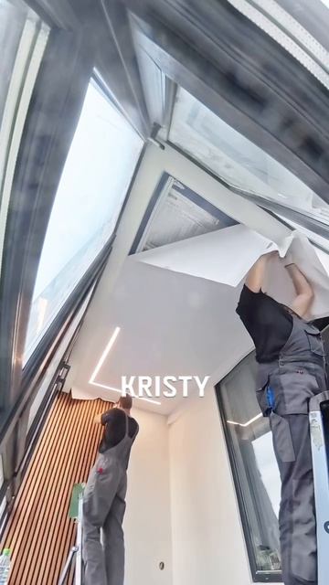 Натяжное потолок на балконе